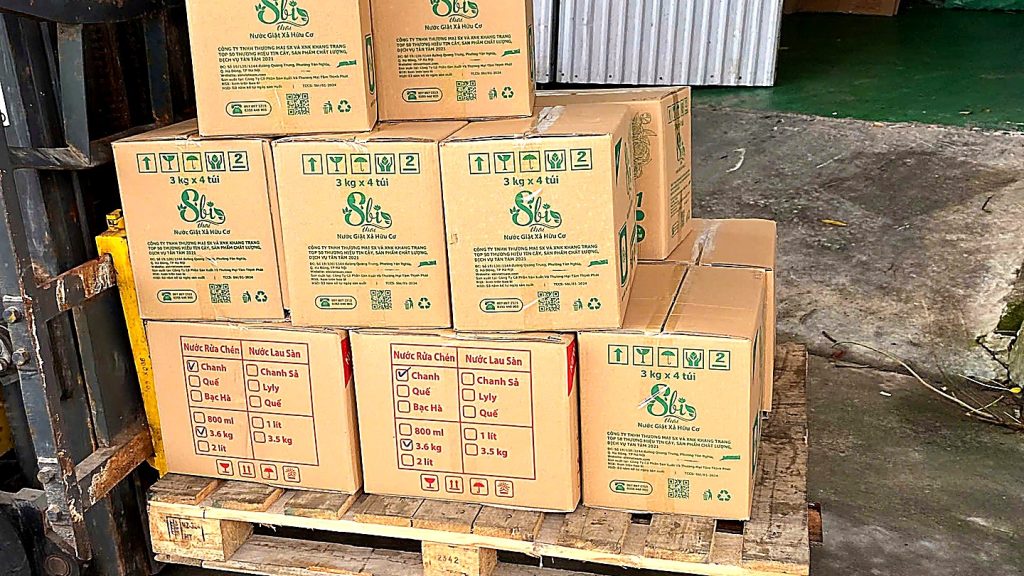 Gia Công Dung Dịch Vệ Sinh Máy Lạnh Nhãn Riêng Cho Đội Thợ Điện Lạnh