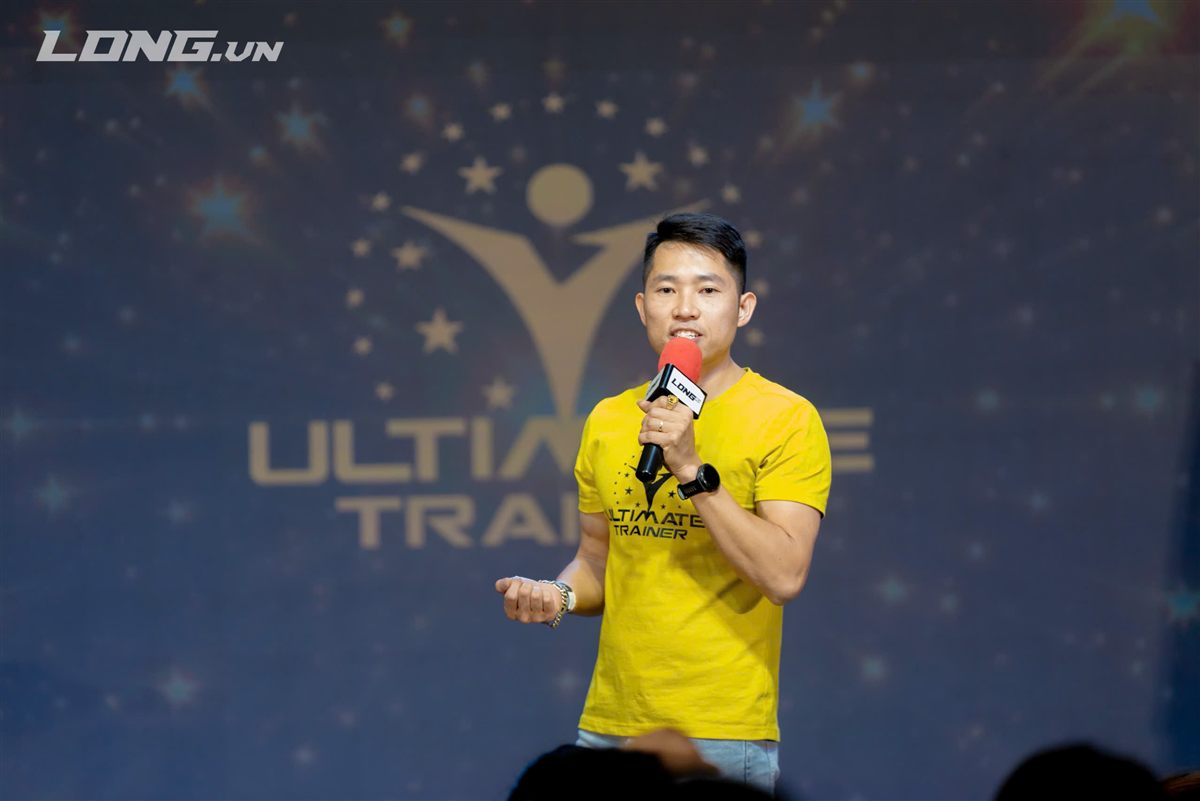 Anh Nguyễn Mạnh Tuấn tư vấn chọn nước giặt cho tiệm giặt là