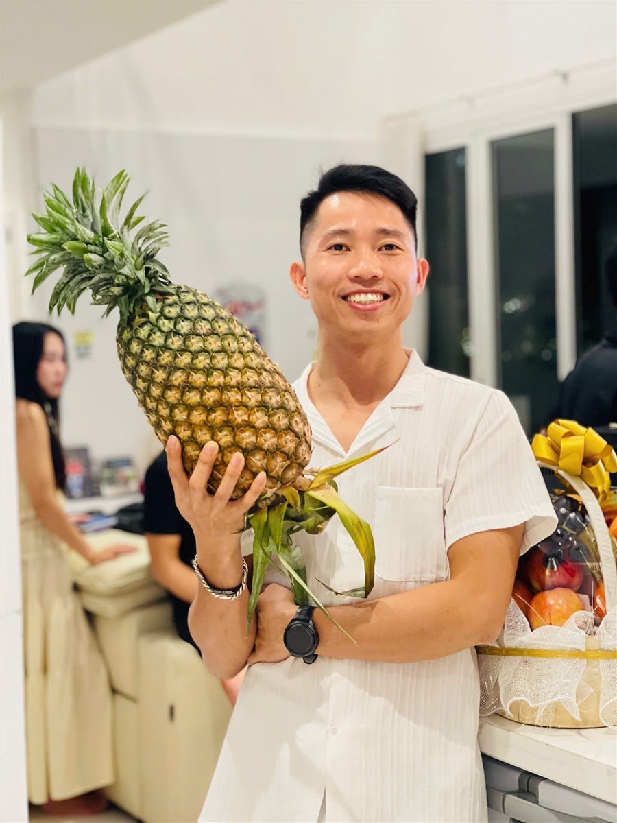 Anh Nguyễn Mạnh Tuấn tại khu sản xuất