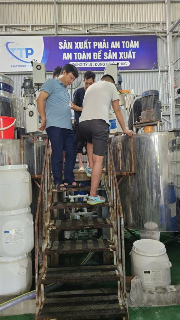 Nước Giặt Cho Tiệm Giặt Là Khác Nước Giặt Gia Đình Ở Đâu?