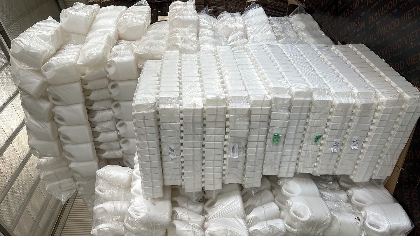 Nguyễn Mạnh Tuấn tại khu sản xuất