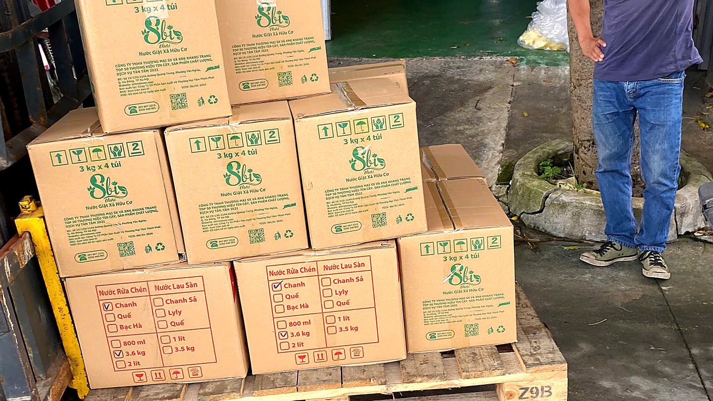Nước lau sàn hương quế sả gia công tại nhà máy