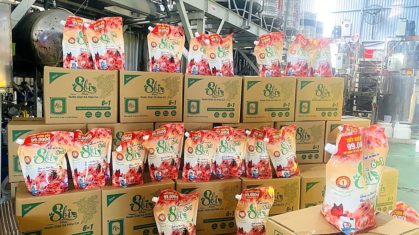 Nhà máy sản xuất nước giặt cung cấp can lớn cho nhà trọ