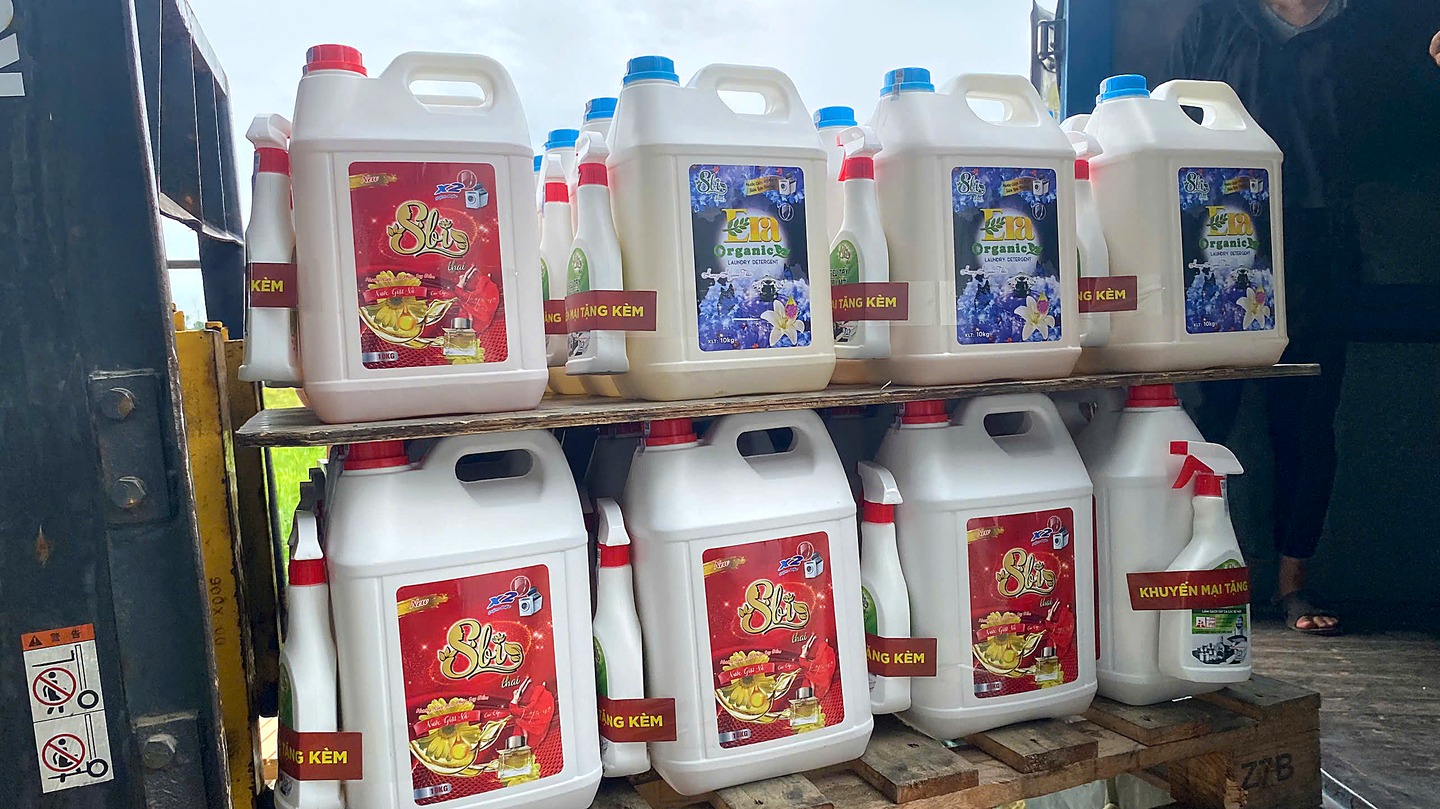 Can nước lau sàn hương nước hoa giao cho công ty vệ sinh