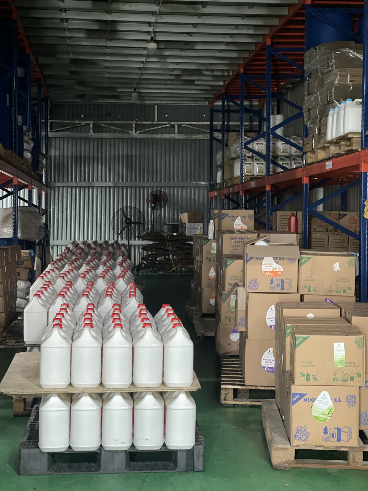 Nước giặt công nghiệp và nước tẩy cho tiệm giặt là