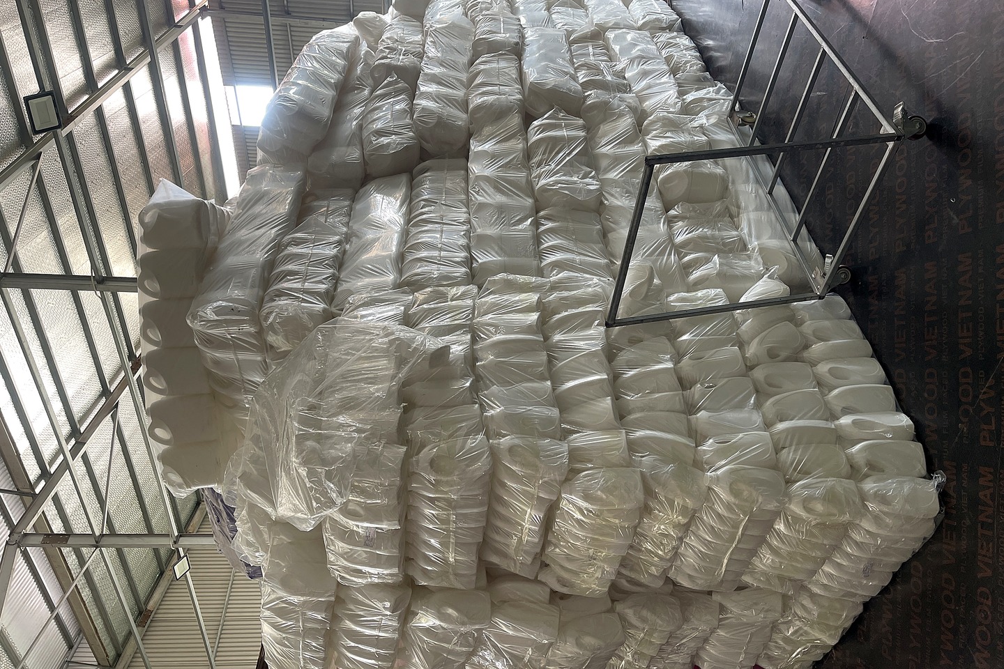 Bao bì can chai chuẩn bị cho đơn gia công