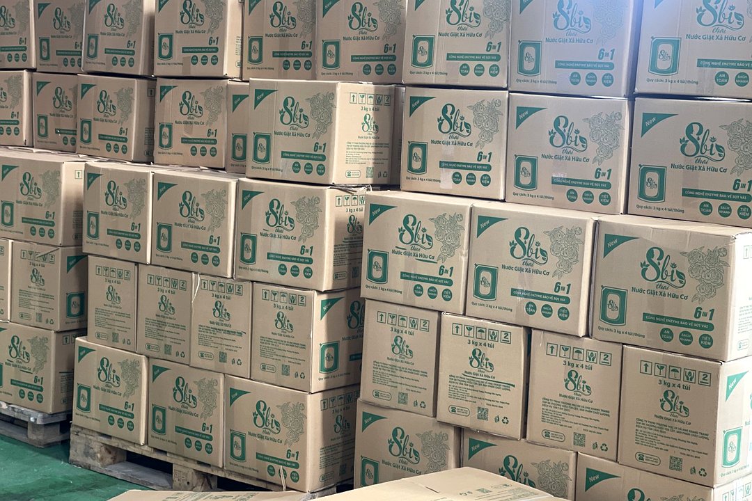 Tẩy rửa công nghiệp cho nhà xưởng, bếp ăn: chọn nhà máy gia công uy tín