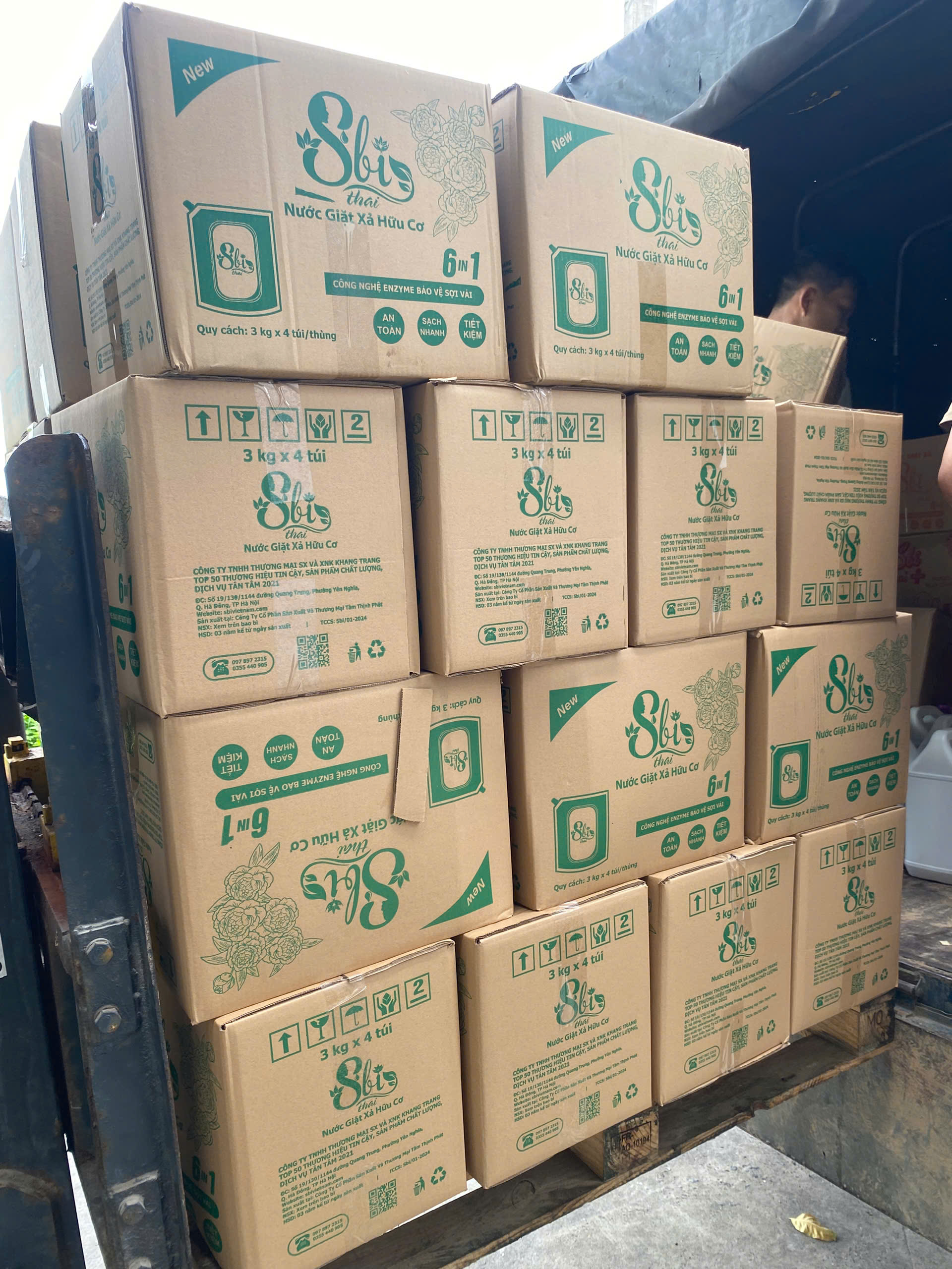 Gia công nước tẩy quần áo màu nhãn riêng đóng chai tại nhà máy SBI