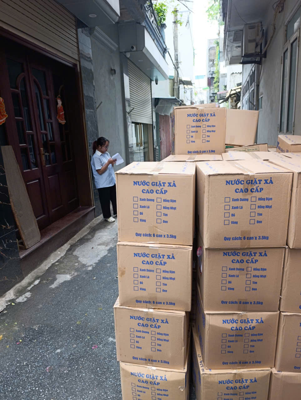 Hàng hoá phẩm đóng thùng chờ giao tại nhà máy SBI