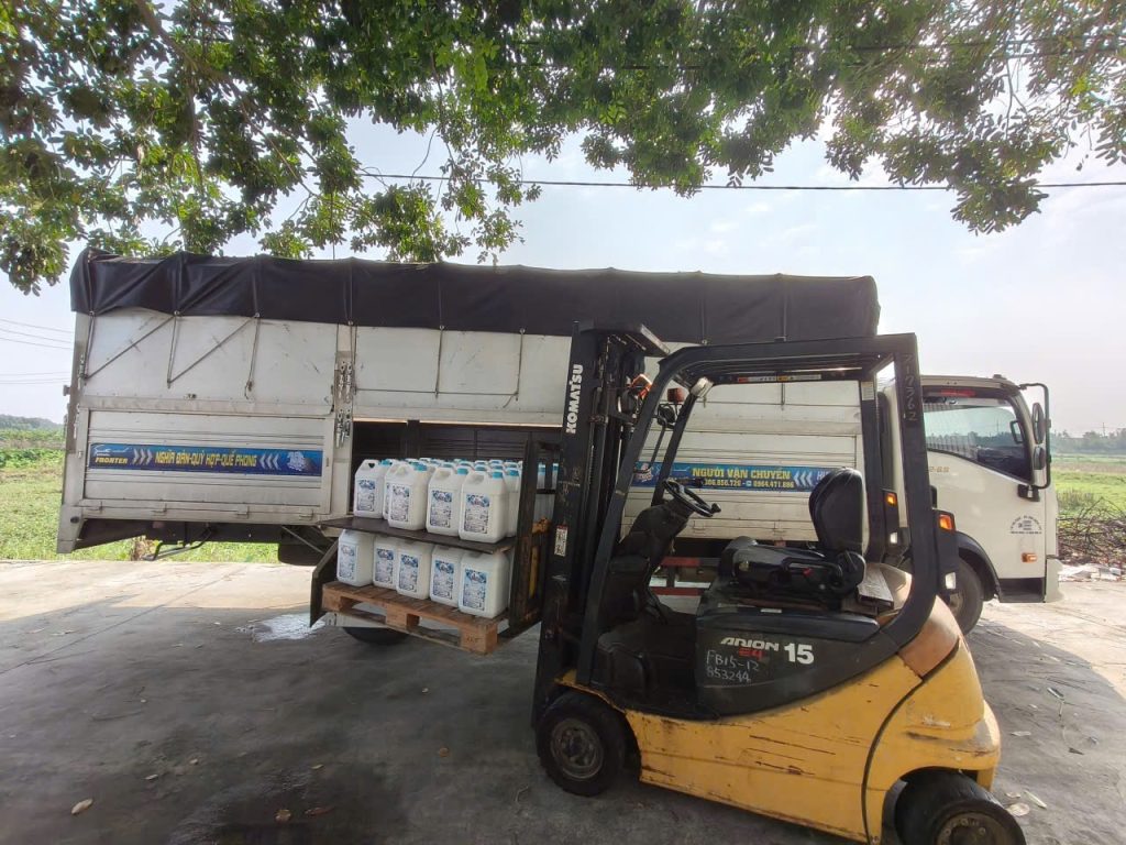 Chuyện Nghề: Chiều Xuất Hàng, Ba Khách Chung Một Xe Và Chuyện Tôi Học Được Từ Cái Xe Nâng