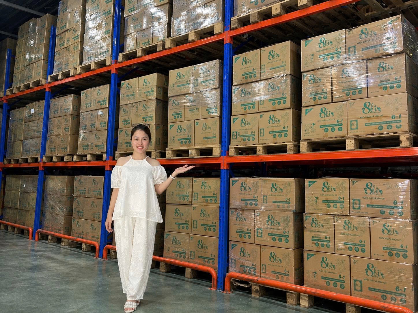 Kho nước giặt SBI chờ xuất hàng cho khách nhãn riêng