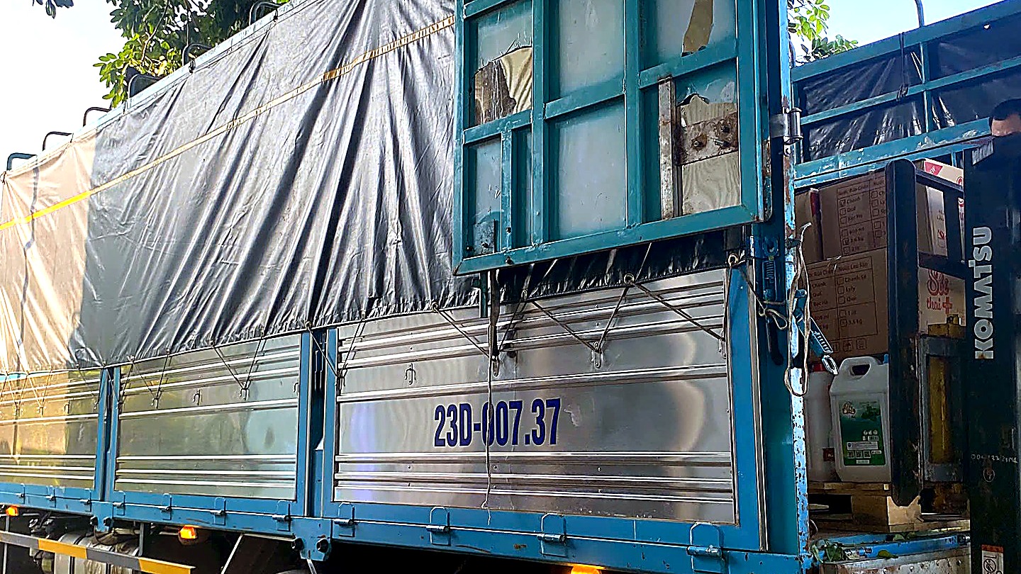 Khu vực đóng chai tại nhà máy hóa phẩm SBI