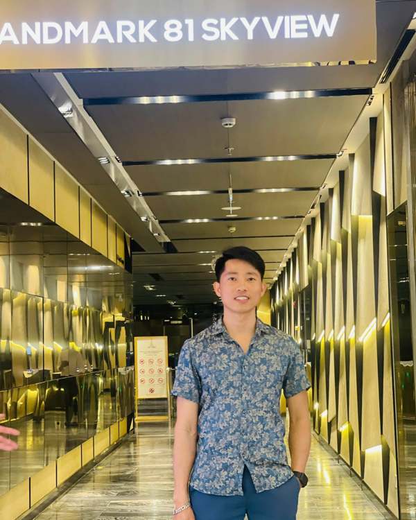 Anh Nguyễn Mạnh Tuấn tại nhà máy