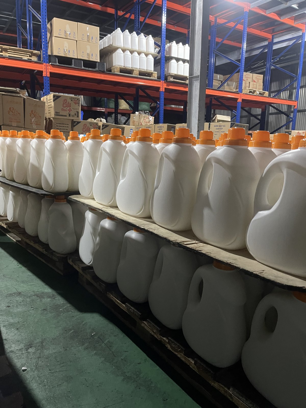 Khu bồn sản xuất nước giặt công nghiệp tại nhà máy SBI