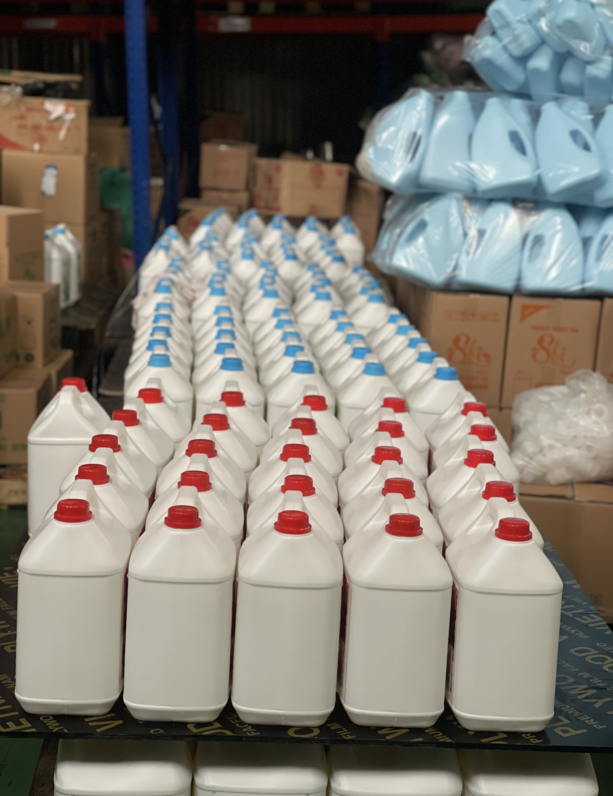 Thành phẩm hóa chất tẩy rửa tại nhà máy SBI Khang Trang
